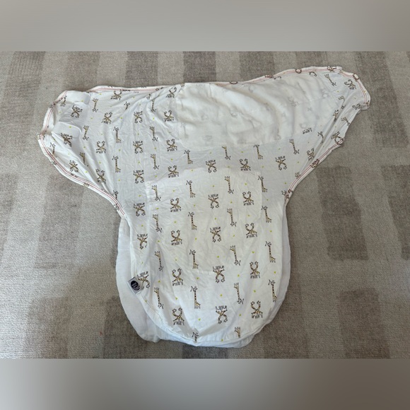 Nested Bean Bamboo Zen Swaddle Premier Giraffe (Size 0-6 Months) - Picture 3 of 7